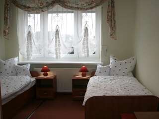 Отели типа «постель и завтрак» Villa Ambra Осова Двухместный номер с 2 отдельными кроватями-1
